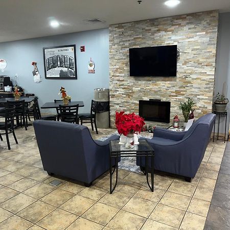 Super 8 By Wyndham Kokomo Exterior photo