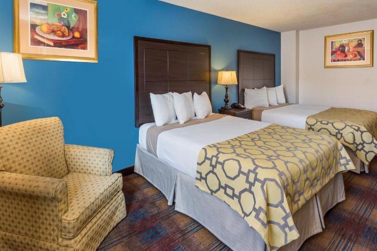 Super 8 By Wyndham Kokomo Exterior photo