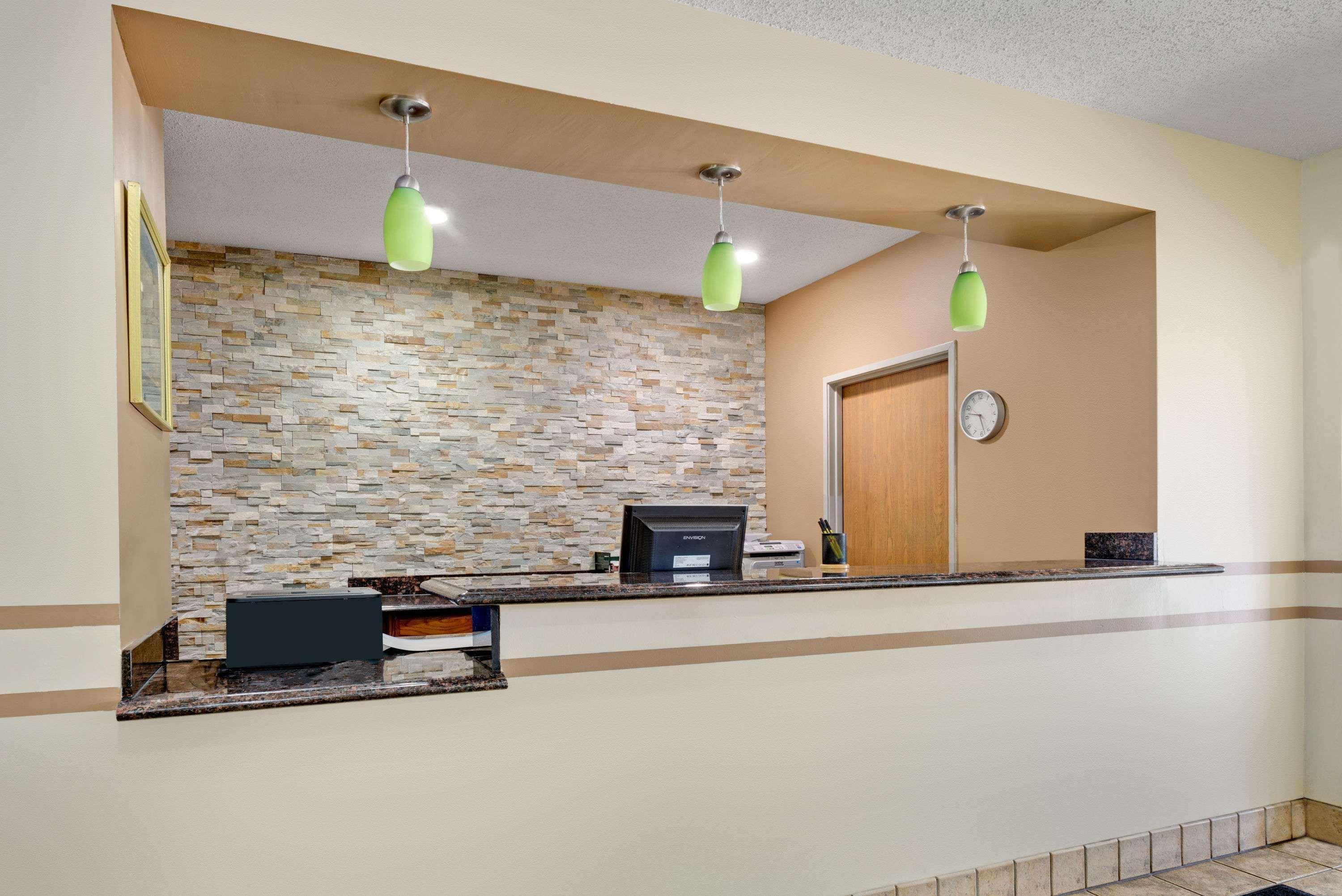 Super 8 By Wyndham Kokomo Exterior photo