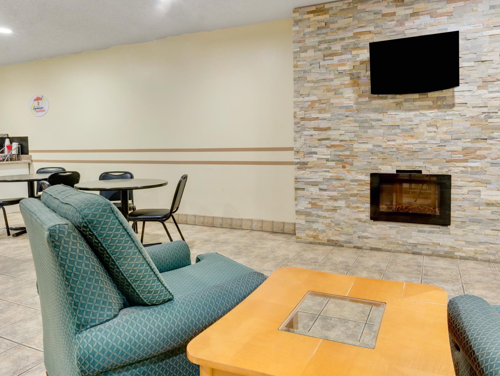 Super 8 By Wyndham Kokomo Exterior photo