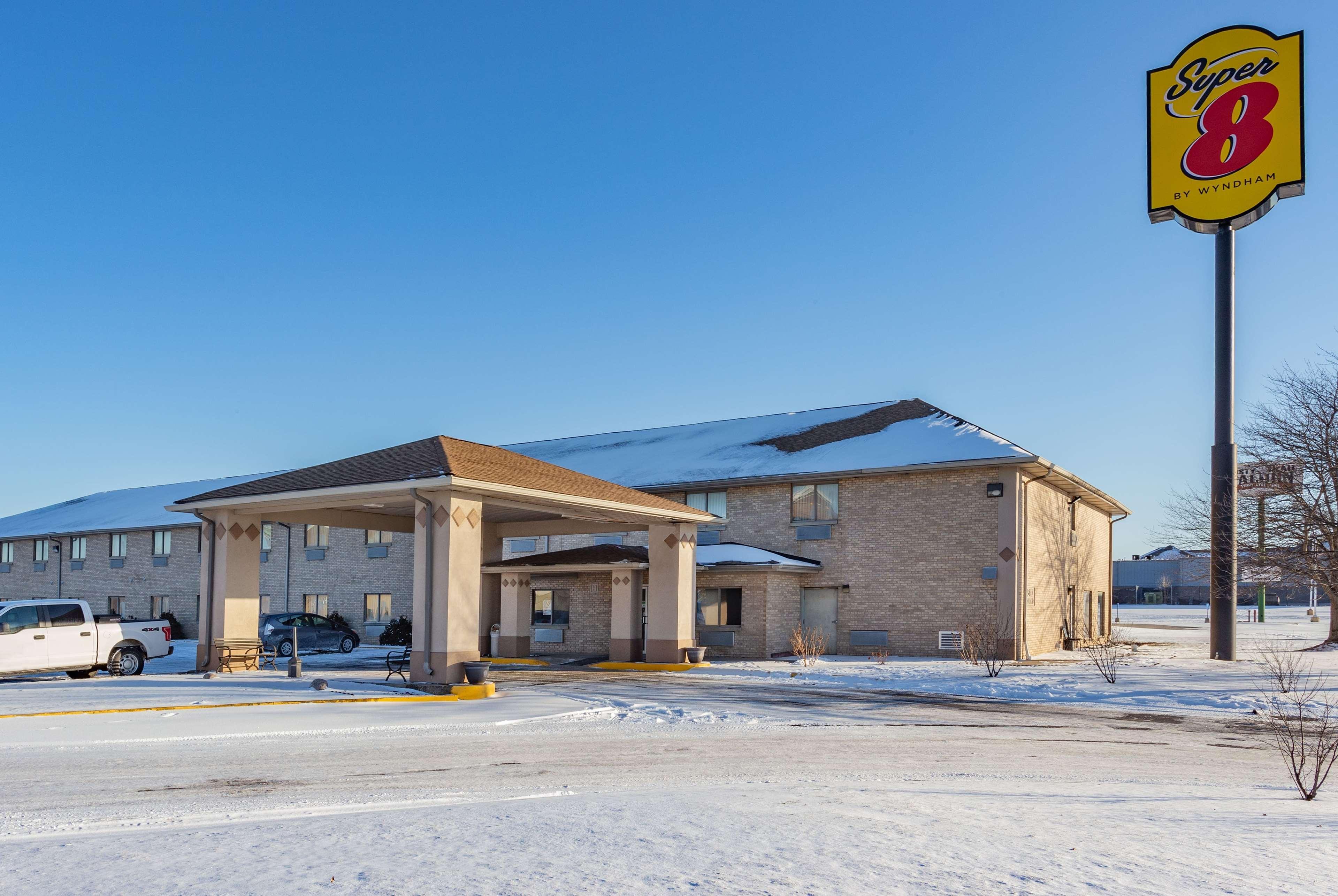 Super 8 By Wyndham Kokomo Exterior photo