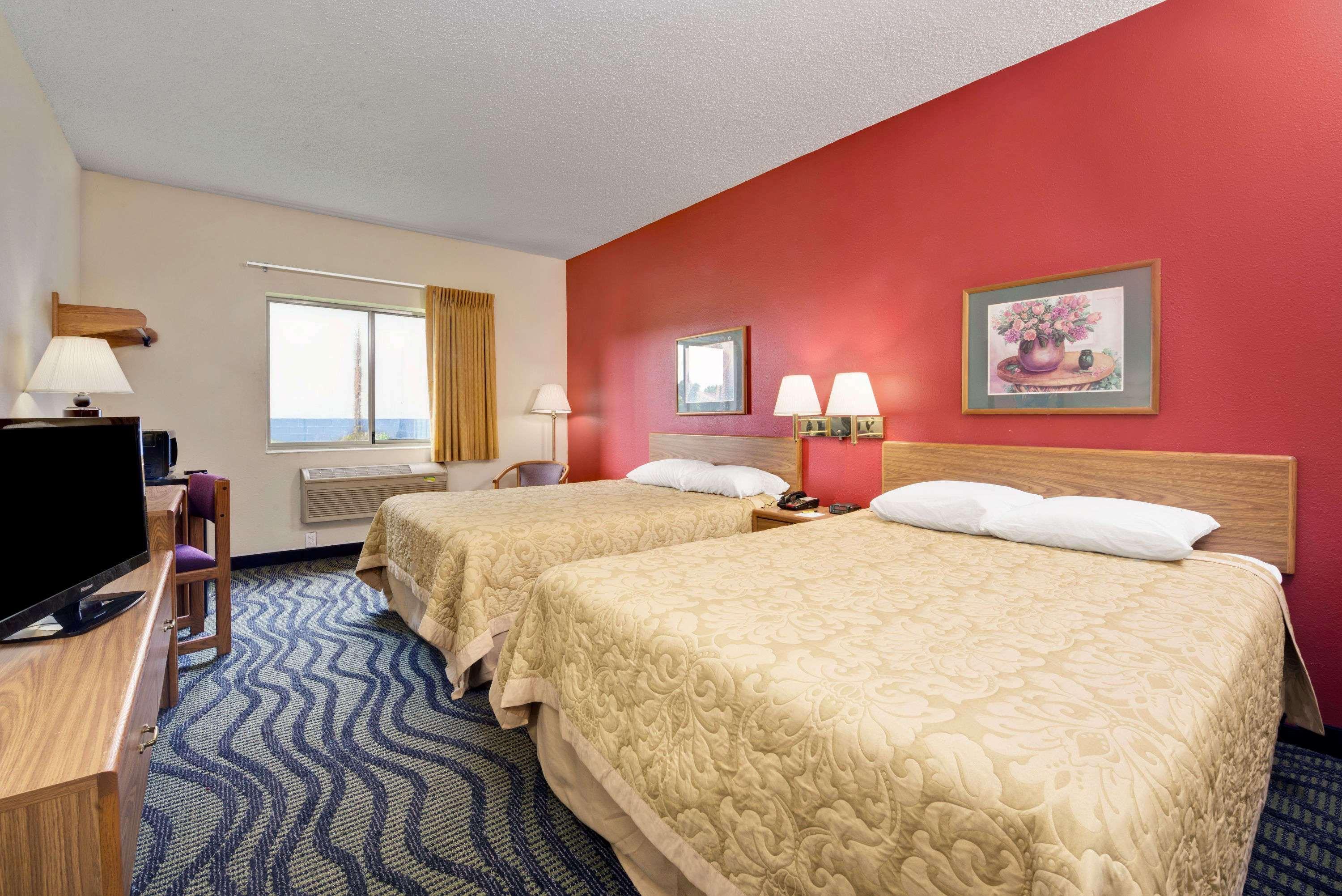 Super 8 By Wyndham Kokomo Exterior photo