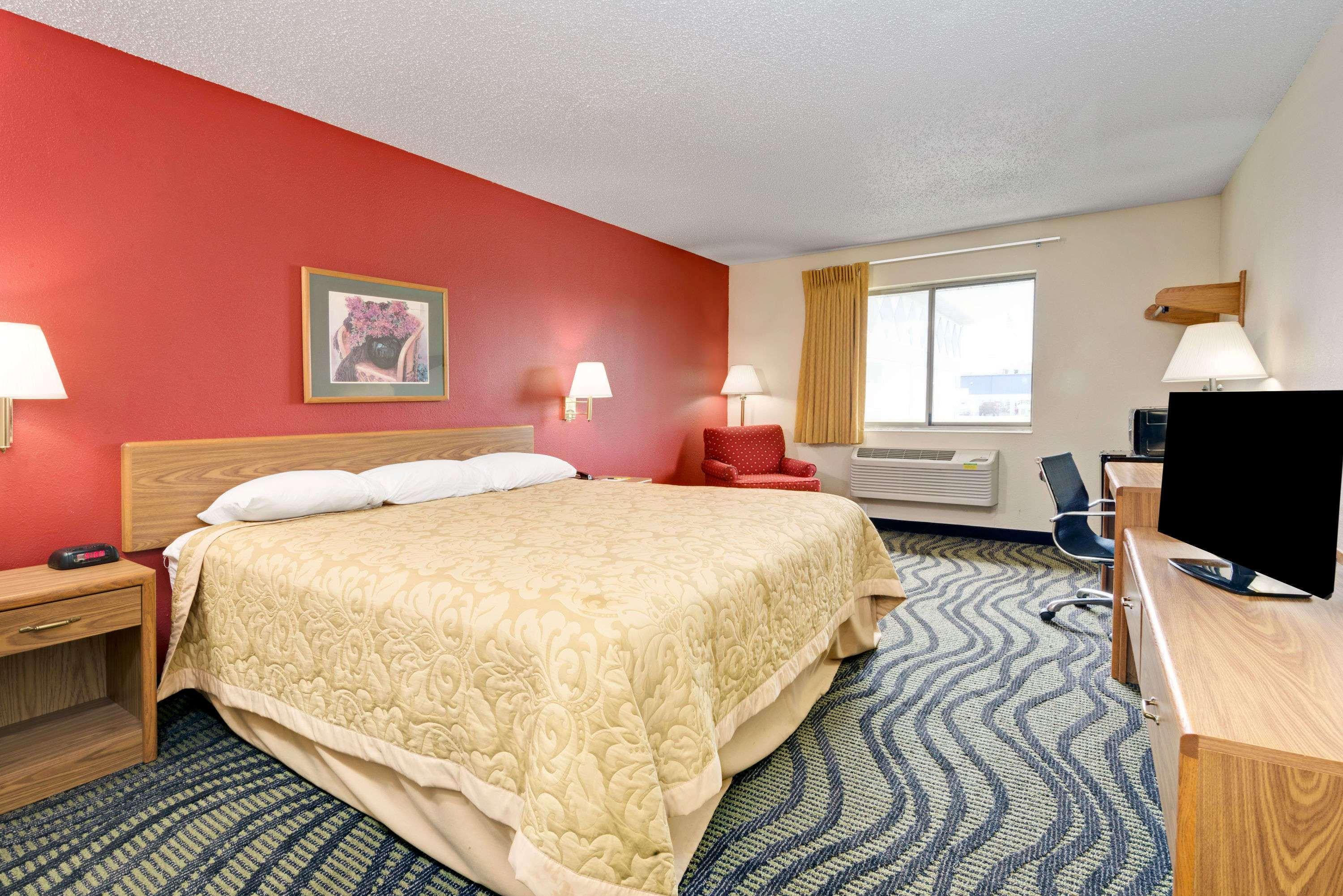 Super 8 By Wyndham Kokomo Exterior photo