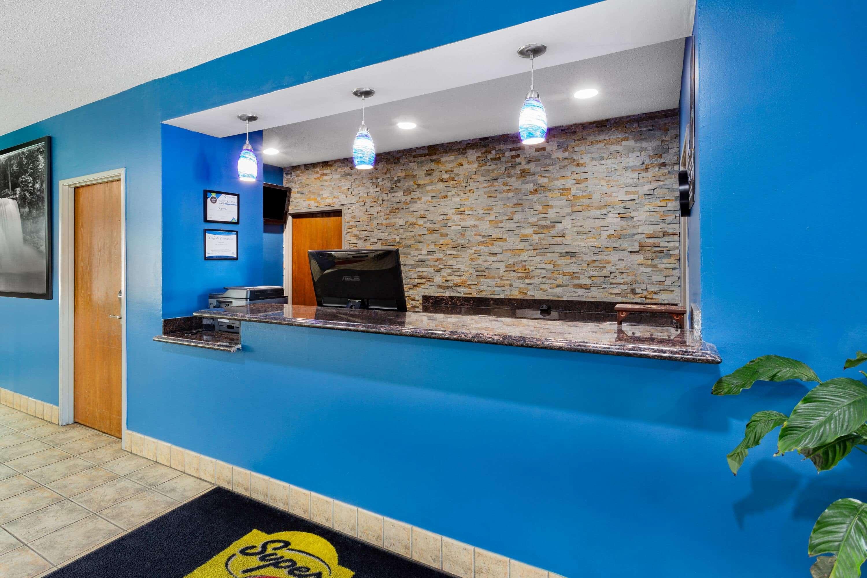 Super 8 By Wyndham Kokomo Exterior photo