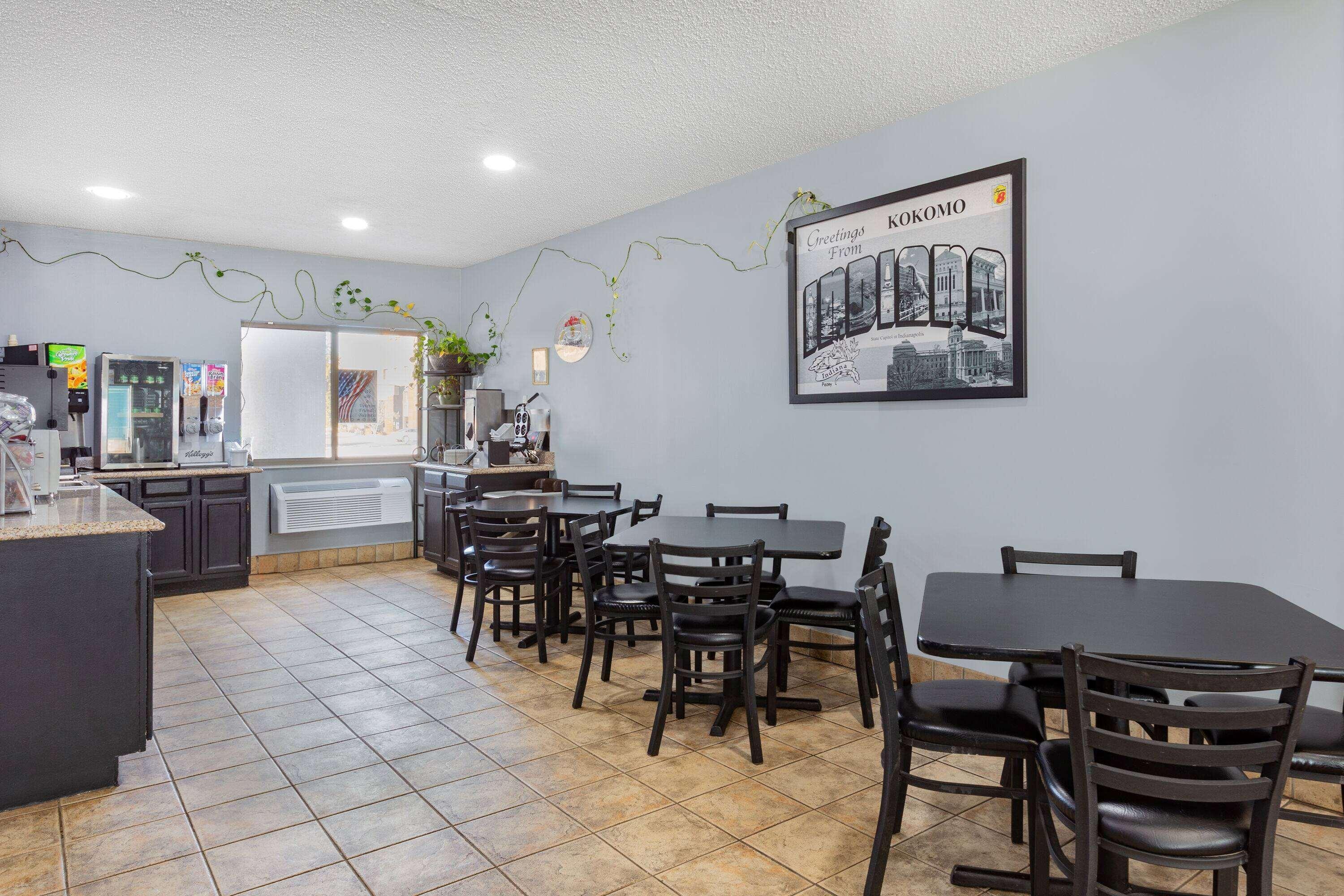 Super 8 By Wyndham Kokomo Exterior photo