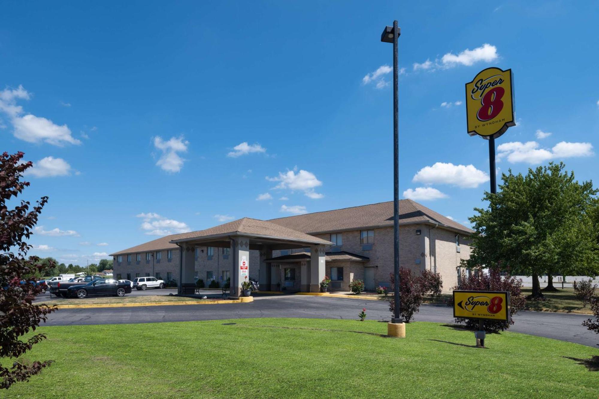 Super 8 By Wyndham Kokomo Exterior photo
